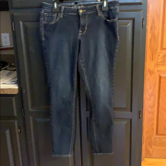 Old Navy Denim - Women’s Old Navy Rockstar low rise jeans size 14 Old Navy Denim - Women’s Old Navy Rockstar low rise jeans size 14